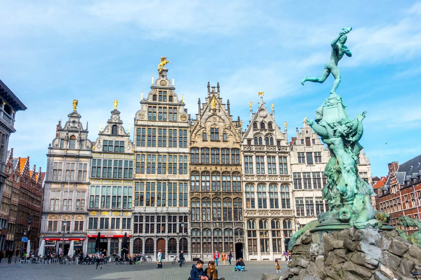De Grote Markt van Antwerpen met historische gildehuizen – Kamagra kopen in Antwerpen