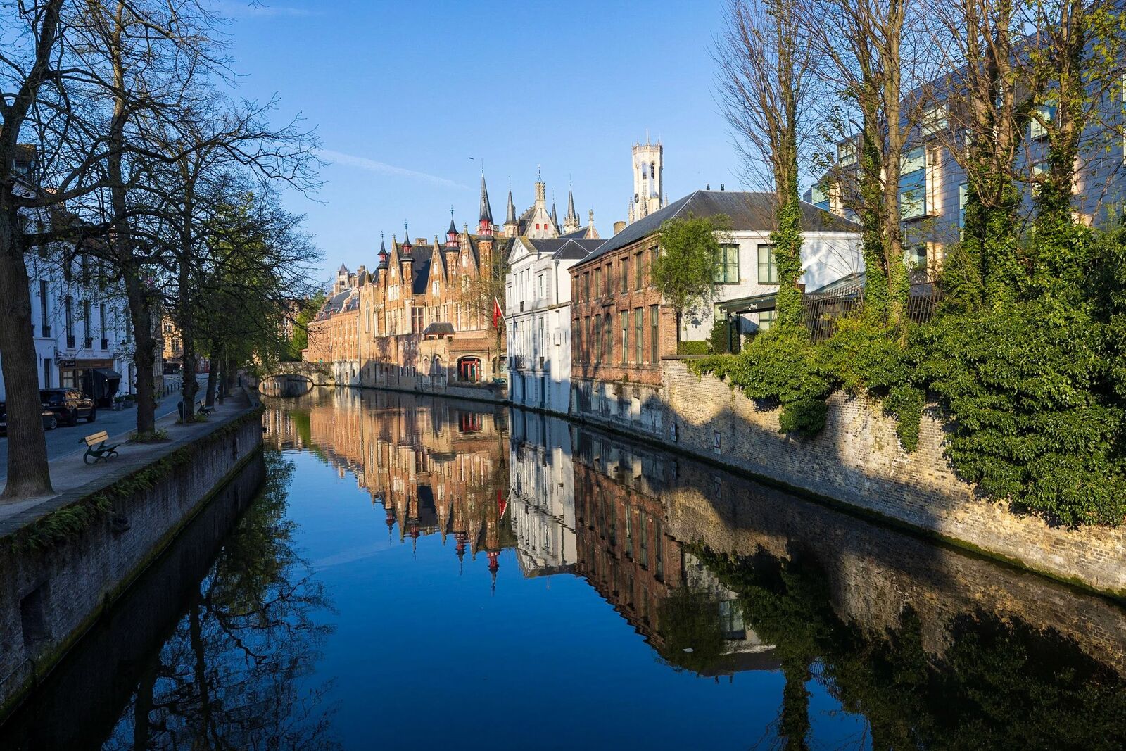 Het Belfort van Brugge boven de middeleeuwse Markt – Kamagra kopen in Brugge