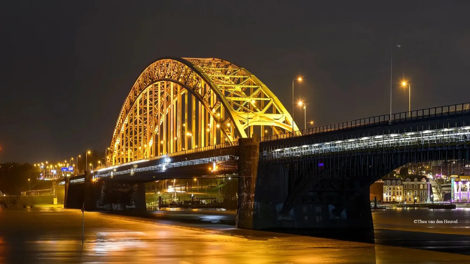 De Waalbrug van Nijmegen over de rivier de Waal – Kamagra kopen in Nijmegen