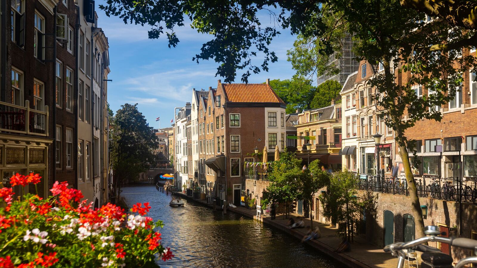De Domtoren van Utrecht boven de historische binnenstad – Kamagra kopen in Utrecht