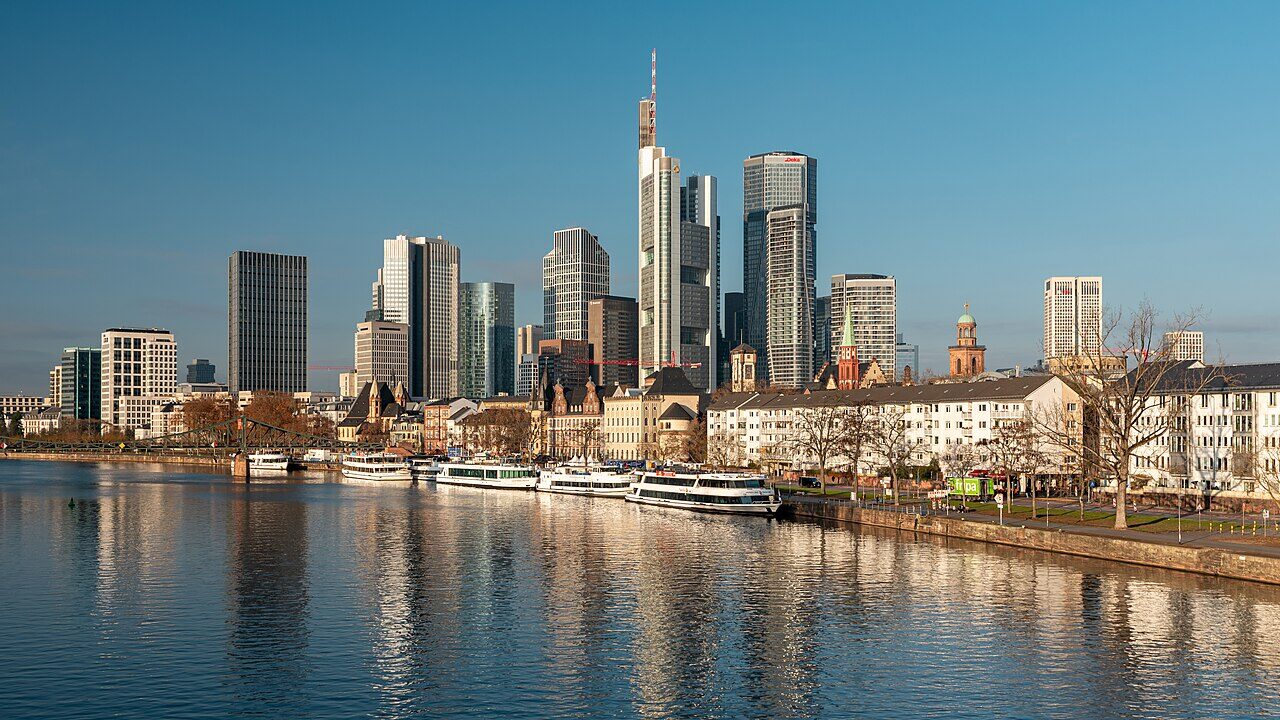 Kamagra kaufen in Frankfurt am Main – die Skyline und der Römer